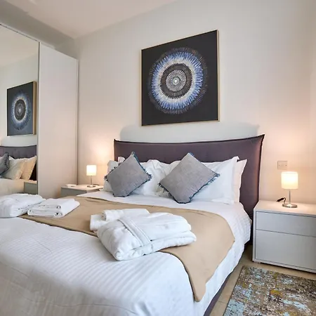 Stunning 3-bedroom Seaview Retreat In Cambridge Apartment