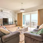 Stunning 3-bedroom Seaview Retreat In Cambridge Sliema