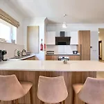 Stunning 3-bedroom Seaview Retreat In Cambridge