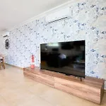 Stunning 3-bedroom Seaview Retreat In Cambridge