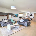 Stunning 3-bedroom Seaview Retreat In Cambridge *