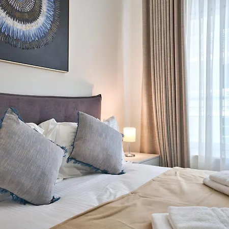 Stunning 3-bedroom Seaview Retreat In Cambridge Apartment