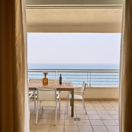 Stunning 3-bedroom Seaview Retreat In Cambridge