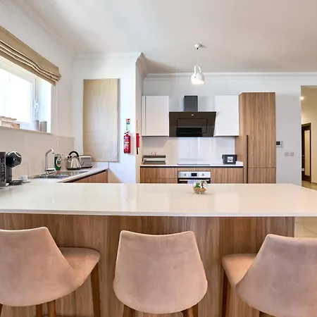 Stunning 3-bedroom Seaview Retreat In Cambridge