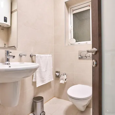 Apartment Stunning 3-bedroom Seaview Retreat In Cambridge