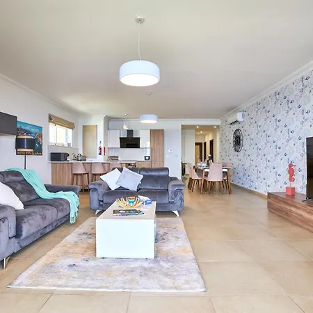 Stunning 3-bedroom Seaview Retreat In Cambridge Sliema