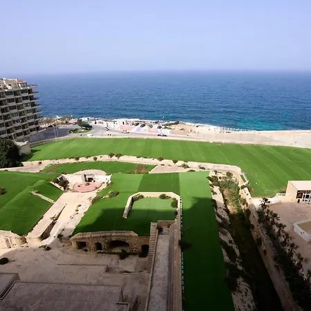 Apartman Stunning 3-bedroom Seaview Retreat In Cambridge Sliema