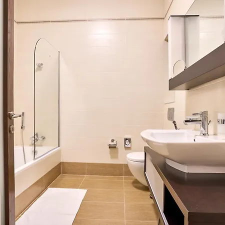 Apartman Stunning 3-bedroom Seaview Retreat In Cambridge Sliema