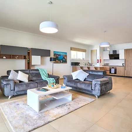 Stunning 3-bedroom Seaview Retreat In Cambridge *